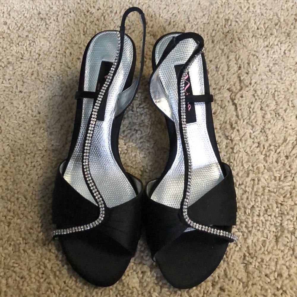 Nina New York Black heels